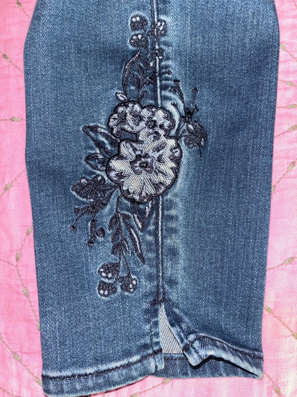 White House Black Market Blue Skinny cropped Jeans with Floral Embroidery - Picture 7 of 7